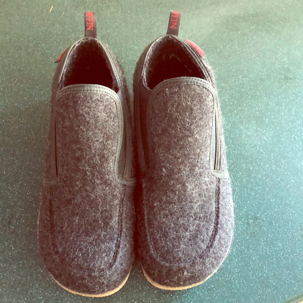 Geisswein dark grey and red. Size 39 or 8-8.5
